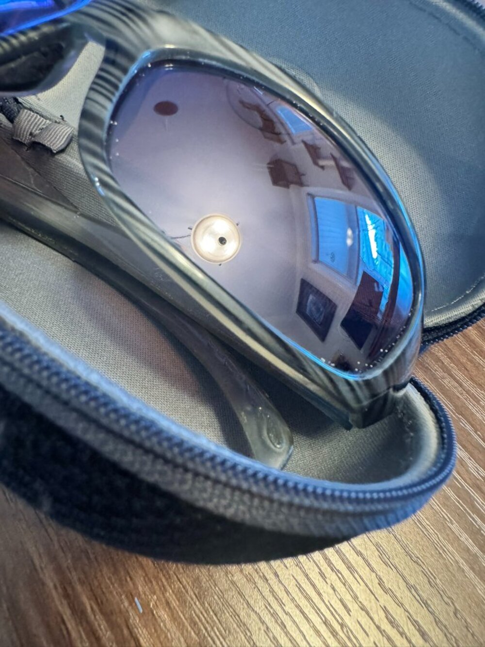 Costa Del Mar Gray Striped Wrap Sunglasses Read Condition With Case - Picture 11 of 13